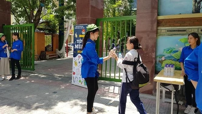 Sôi nổi các hoạt động thanh niên tình nguyện tiếp sức mùa thi