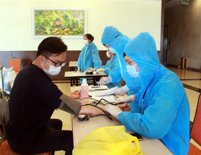 Dịch COVID-19: Bệnh nhân 329 là du học sinh từ Anh về nước, đã được cách ly sau khi nhập cảnh