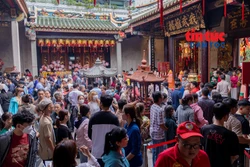 Hàng năm, vào dịp Lễ hội Nguyên Tiêu, đông đảo bà con người Hoa đã tề tựu về các hội quán để chiêm bái, thực hiện các hoạt động tín ngưỡng dân gian.