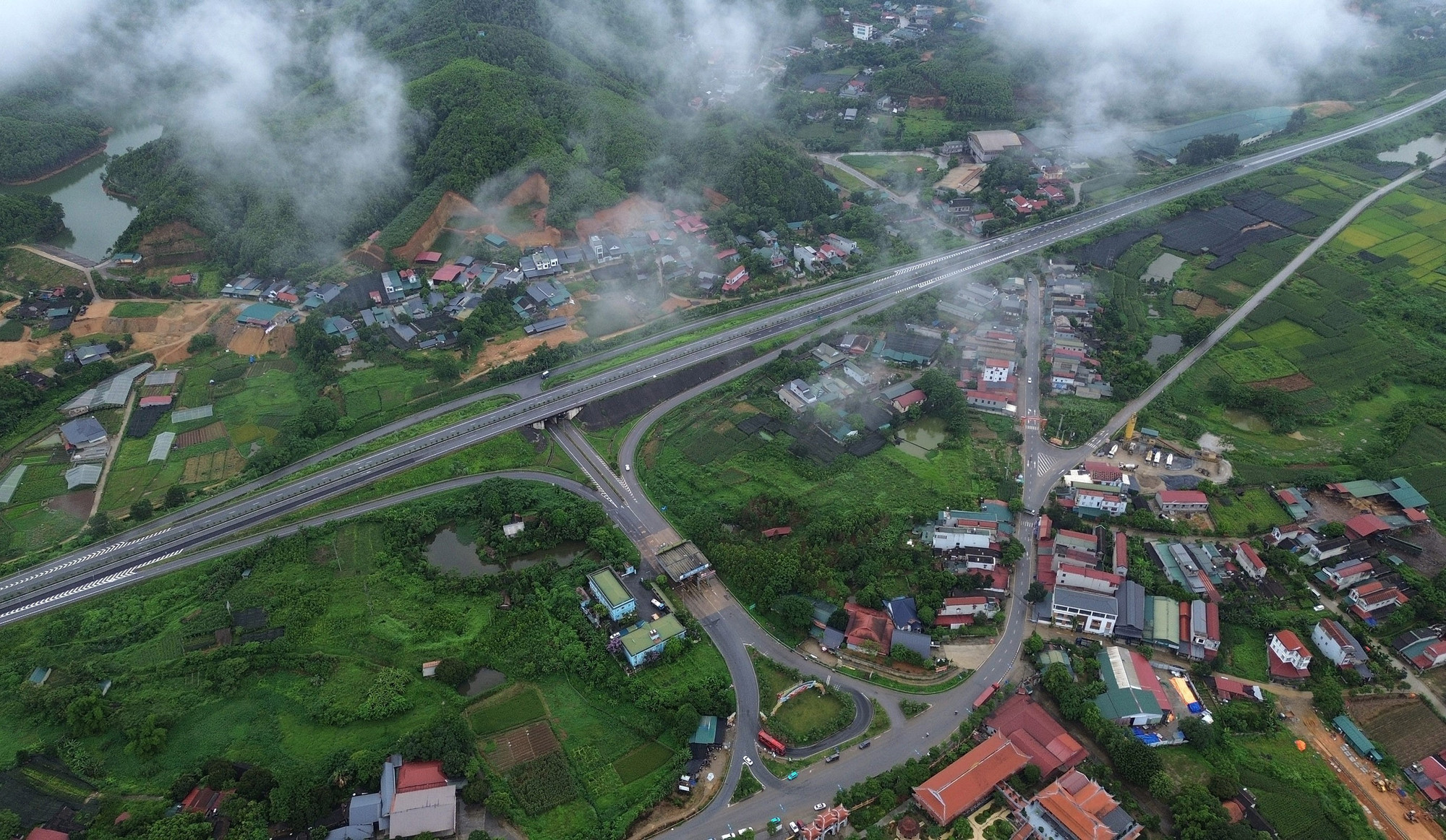 Điểm đầu của tuyến kết nối với nút giao IC14 của đường cao tốc Nội Bài - Lào Cai, thuộc huyện Văn Yên, tỉnh Yên Bái. nghia-lo-7625-15.jpg