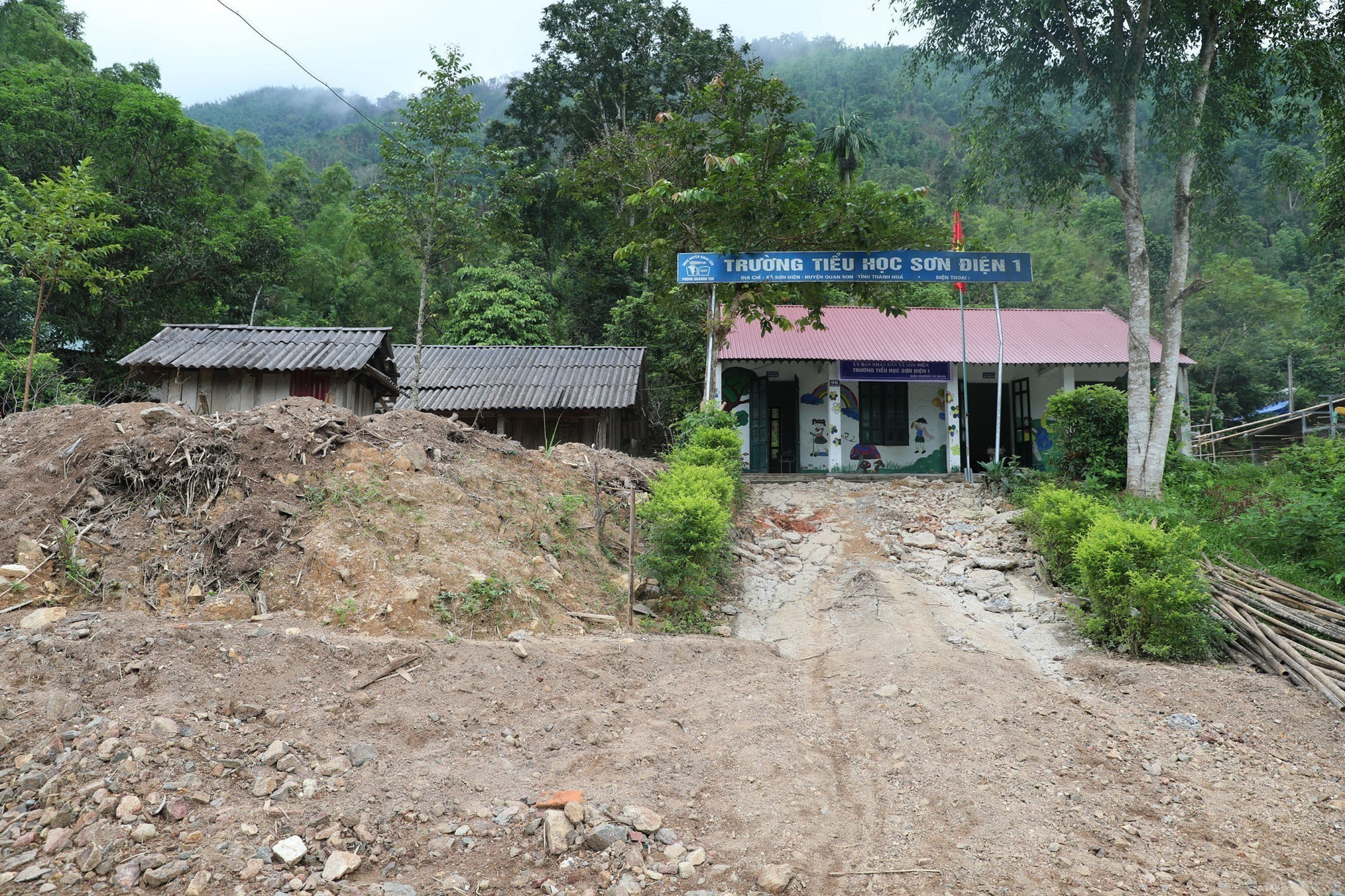 Điểm trường bản Xa Mang, Trường tiểu học Sơn Điện 1 (Thanh Hóa) là điểm trường bị lũ quét do ảnh hưởng bão số 5. lu-quet-5925-10.jpg