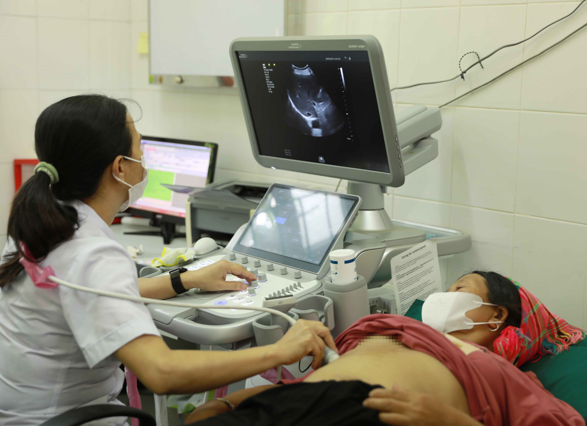Trung tâm Y tế huyện Mường Tè đã được đầu tư một số trang thiết bị đáp ứng được cho việc khám, điều trị cho nhân dân. muong-te-7625-15.jpg
