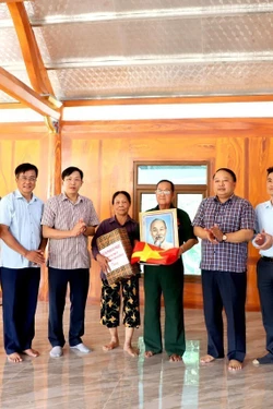 Những mái ấm giữa đá núi biên cương