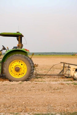'Kiềng ba chân' nâng giá trị nông sản