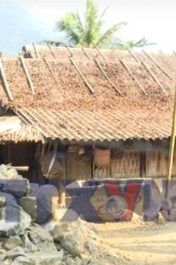 Bản nghèo trước nguy cơ sạt lở đất đồi