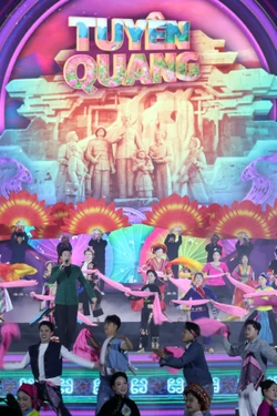 Khai mạc lễ hội hoa Tam giác mạch và vinh danh các danh hiệu du lịch tỉnh Tuyên Quang