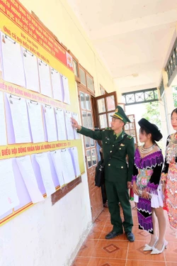 Tuyên truyền về ngày hội lớn của đất nước đến đồng bào nơi phên giậu Tổ quốc