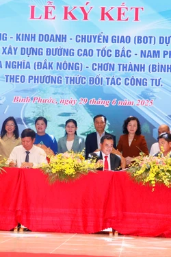 Ký kết hợp đồng dự án thành phần 1 cao tốc Bắc - Nam phía Tây đoạn Gia Nghĩa - Chơn Thành