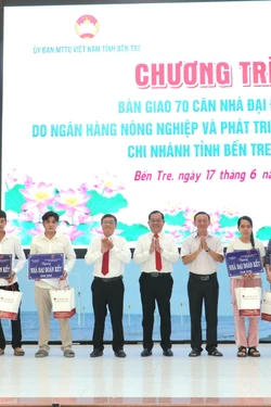 Trao nhà tình nghĩa, lan tỏa tinh thần vì người nghèo