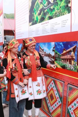 Đào tạo nguồn nhân lực tại chỗ và xây dựng phên giậu vững chắc