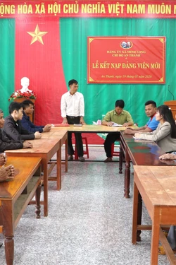 Mô hình phối hợp giúp học sinh vùng biên 'vững bước đến trường'