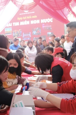 Ngày hội 'Trái tim miền non nước'