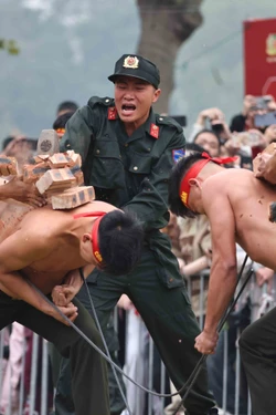 Mãn nhãn với màn biểu diễn võ thuật, khí công của lực lượng công an nhân dân