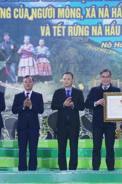 Trao chứng nhận Di sản văn hóa phi vật thể Quốc gia cho “Lễ cúng rừng” của người Mông ở Nà Hẩu