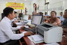 'Cõng' dịch vụ công vượt đại ngàn