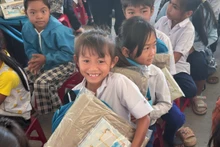 Trao gửi yêu thương đến học sinh và người dân vùng lũ Gia Lai