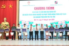 Trao nhà tình nghĩa, lan tỏa tinh thần vì người nghèo