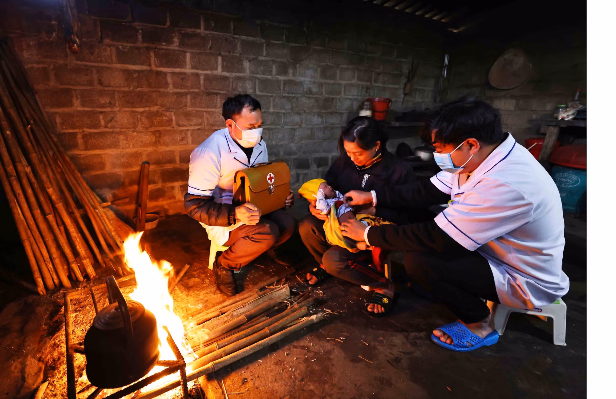 potal-dang-vien-tre-nguyen-van-hiep-tam-guong-sang-y-te-vung-cao-nhieu-kho-khan-o-lao-cai-7908716.jpg