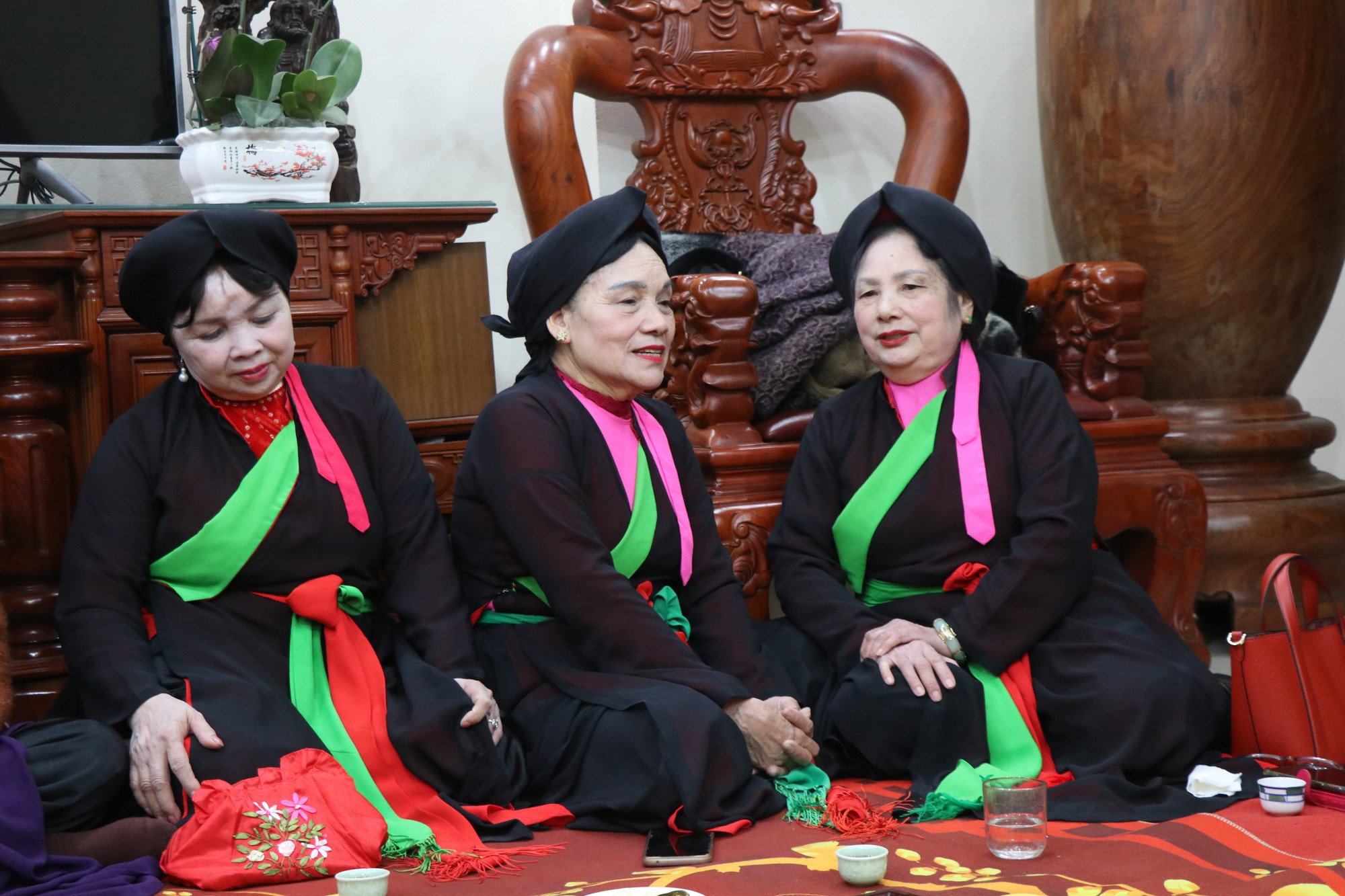 Buổi hát canh tổ chức tại nhà anh hai Đỗ Văn Chiến, làng Lũng Giang, thị trấn Lim, huyện Tiên Du, tỉnh Bắc Ninh. Ảnh: Thanh Thương - TTXVN potal-hat-canh-net-dep-van-hoa-quan-ho-dau-xuan-7848610.jpg