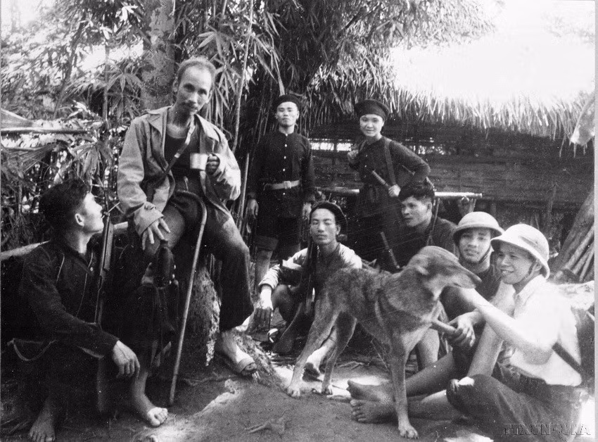 potal-chu-tich-ho-chi-minh-nguoi-sang-lap-ren-luyen-dang-cong-san-viet-nam-7806671.jpg
