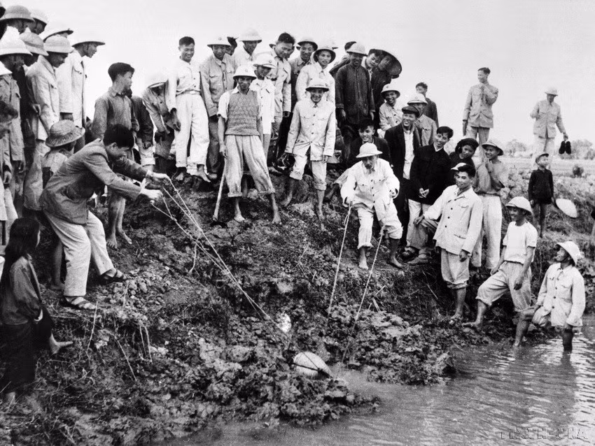 potal-chu-tich-ho-chi-minh-nguoi-sang-lap-ren-luyen-dang-cong-san-viet-nam-7806789.jpg