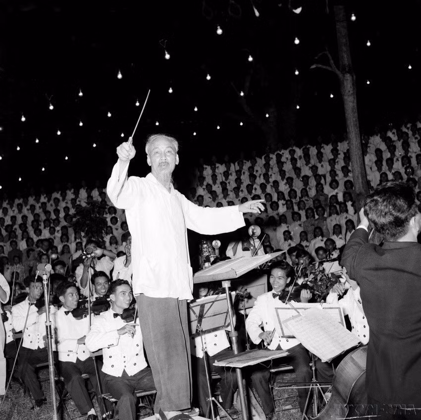 potal-chu-tich-ho-chi-minh-nguoi-sang-lap-ren-luyen-dang-cong-san-viet-nam-7806860.jpg