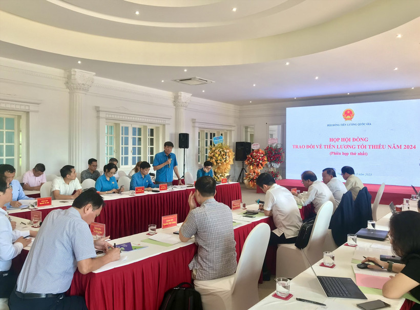 Đại diện tổ chức Công đoàn mong muốn điều chỉnh tiền lương tối thiểu vùng để bù đắp chỉ số trượt giá, với mức đề xuất tăng 5-6%. Ảnh: laodong.vn