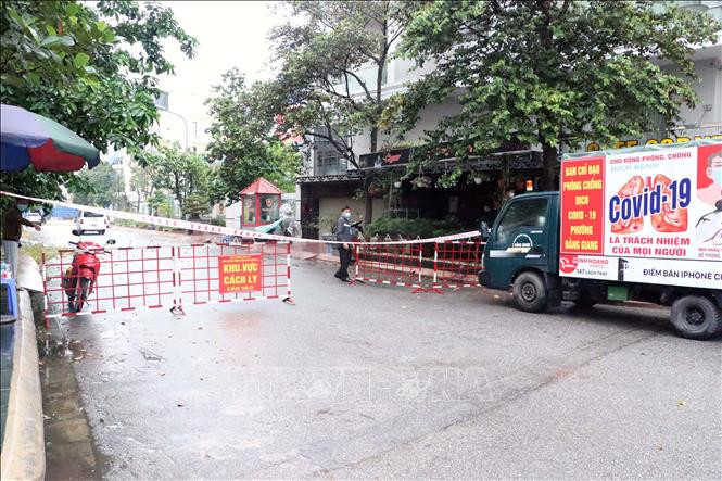 Sáng 26/3/2021, Hải Phòng công bố kết quả xét nghiệm đối với 2 trường hợp nghi nhiễm SARS-CoV-2 đi từ Campuchia về Hải Phòng. Theo đó, N.T.T. (sinh năm 1996, hộ khẩu thường trú tại Cẩm Sơn, Cẩm Phả, Quảng Ninh) có kết quả dương tính với virus SARS-CoV-2 v