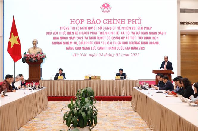 Bộ trưởng, Chủ nhiệm Văn phòng Chính phủ, Người phát ngôn Chính phủ Mai Tiến Dũng thông tin kết quả thực hiện Nghị quyết 01NQ-CP và Nghị quyết 02NQ-CP. Ảnh: Dương Giang - TTXVN