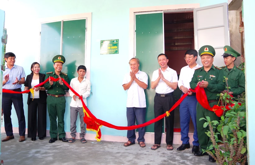 Quảng Bình khánh thành, bàn giao “Nhà tình nghĩa” tặng bà con giáo dân ở khu vực biên giới