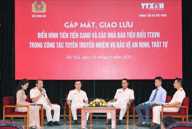 Giao lưu điển hình tiên tiến Công an nhân dân và các nhà báo tiêu biểu của Thông tấn xã Việt Nam