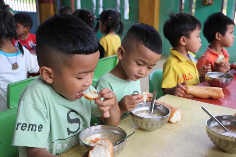 Giảm tỷ lệ suy dinh dưỡng trẻ em vùng khó khăn còn 38%