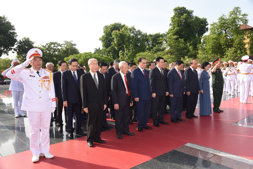 Ngày Thương binh - Liệt sỹ 27/7: Lãnh đạo Đảng, Nhà nước tưởng niệm các Anh hùng liệt sỹ và vào Lăng viếng Chủ tịch Hồ Chí Minh