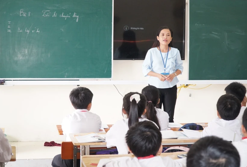 Giờ học môn tích hợp tại trường THCS Nghi Thu, Thị xã Cửa Lò (Nghệ An). Ảnh: TTXVN phát