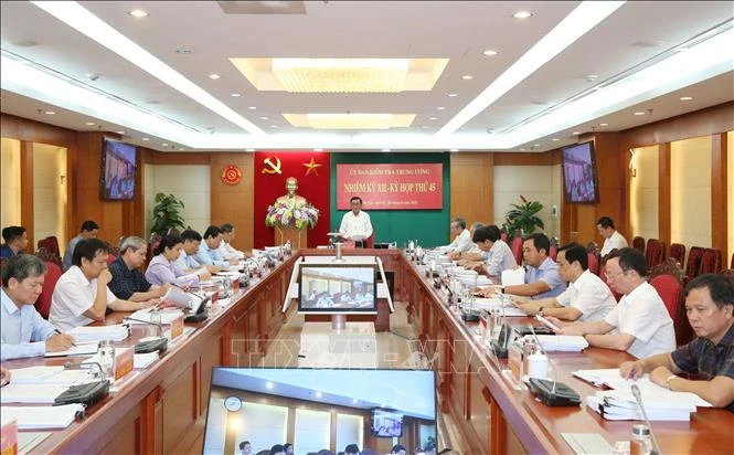 Đồng chí Trần Cẩm Tú, Bí thư Trung ương Đảng, Chủ nhiệm Uỷ ban Kiểm tra Trung ương chủ trì Kỳ họp. Ảnh: Phương Hoa – TTXVN