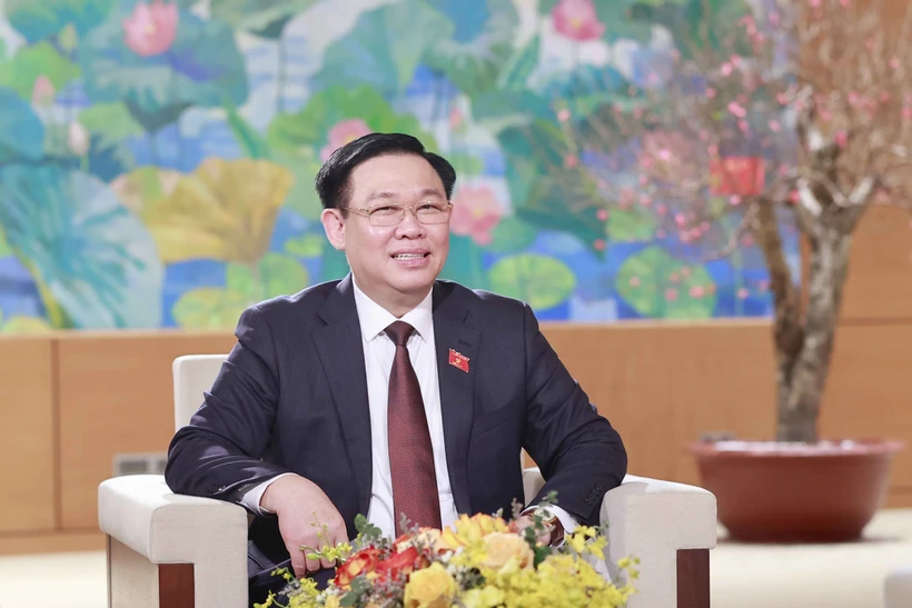 Chủ tịch Quốc hội Vương Đình Huệ trả lời phỏng vấn của phóng viên Thông tấn xã Việt Nam. Ảnh: Doãn Tấn - TTXVN