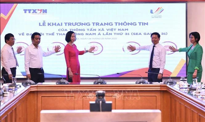 (Từ trái sang) Phó Tổng giám đốc TTXVN Nguyễn Tuấn Hùng, Thứ trưởng Bộ Văn hóa, Thể thao và Du lịch Hoàng Đạo Cương - Phó trưởng ban thường trực Ban Tổ chức SEA Games 31, Tổng giám đốc TTXVN Vũ Việt Trang, Phó trưởng Ban Tuyên giáo Trung ương Trần Thanh L