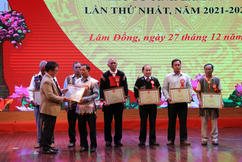 Lâm Đồng tôn vinh 448 người có uy tín vùng đồng bào dân tộc thiểu số