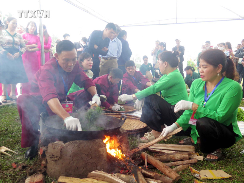 Tôn vinh cây chè qua Lễ hội “Hương sắc Trà Xuân”