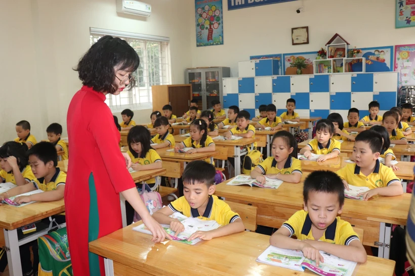 Giờ học của giáo viên và học sinh lớp 1, Trường Tiểu học Liên Bảo, thành phố Vĩnh Yên, tỉnh Vĩnh Phúc. Ảnh: Nguyễn Thảo - TTXVN