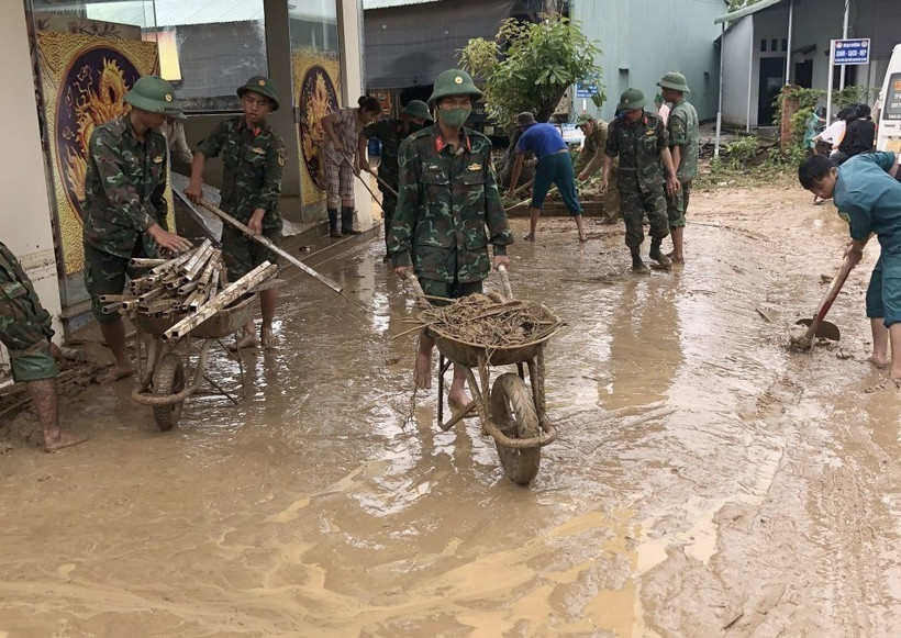 Kon Tum hỗ trợ người dân bị ảnh hưởng mưa lũ