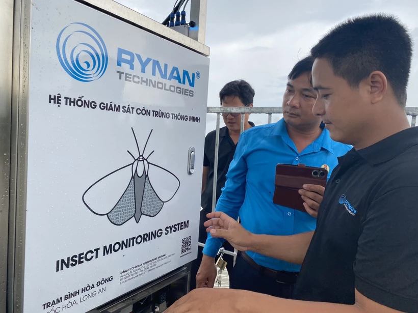Trạm hệ thống giám sát sâu rầy thông minh tại huyện Mộc Hóa, tỉnh Long An. Ảnh: Thanh Bình-TTXVN