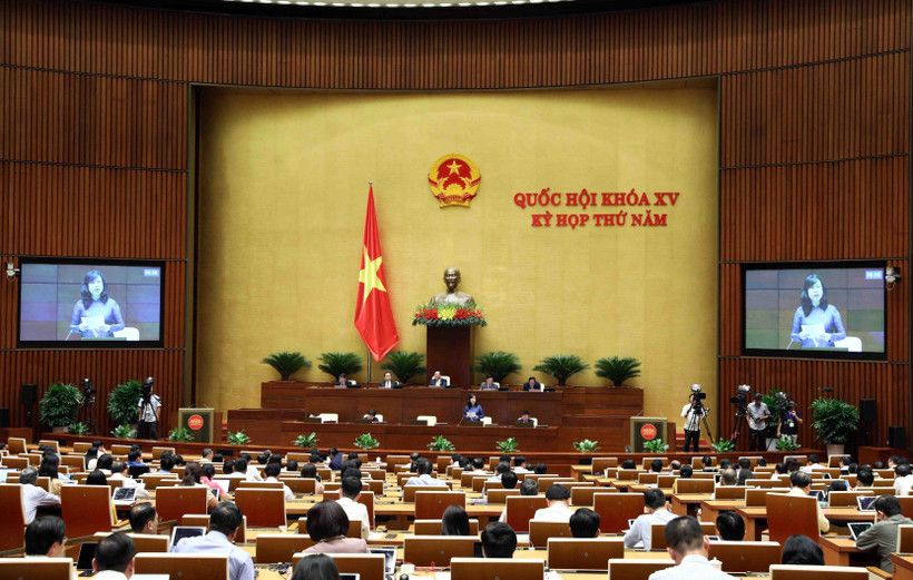 Bộ trưởng Bộ Y tế Đào Hồng Lan phát biểu giải trình, làm rõ một số vấn đề đại biểu Quốc hội nêu. Ảnh: Phạm Kiên - TTXVN