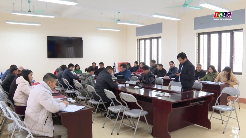Tổ kiểm tra làm việc tại Trường Phổ thông dân tộc bán trú Tiểu học Hoàng Thu Phố 1.