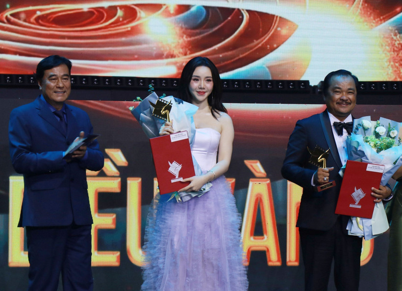 Nữ diễn viên chính xuất sắc phim truyền hình thuộc về Quỳnh Nguyễn với vai diễn trong bộ phim "Đừng làm mẹ cáu". Ảnh: Đặng Tuấn – TTXVN