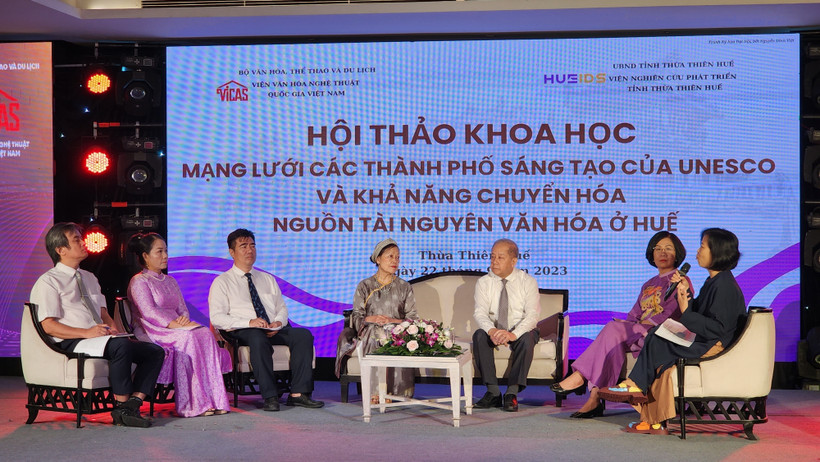 Các đại biểu, chuyên gia trao đổi, thảo luận tại hội thảo. Ảnh: Mai Trang - TTXVN