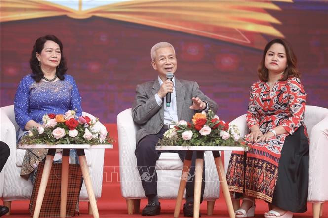 Chương trình giao lưu khách mời tại gala tiếng hát người làm báo. Ảnh: Minh Quyết - TTXVN