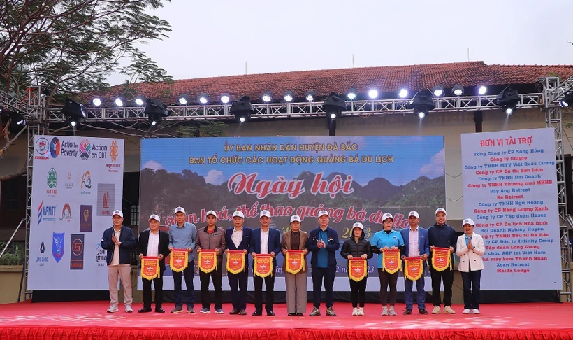 Xây dựng Đà Bắc trở thành điểm thu hút khách du lịch mới