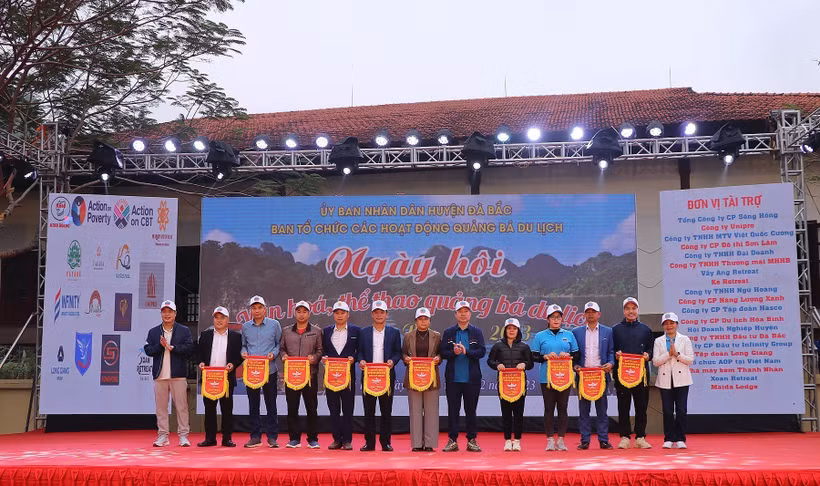 Xây dựng Đà Bắc trở thành điểm thu hút khách du lịch mới