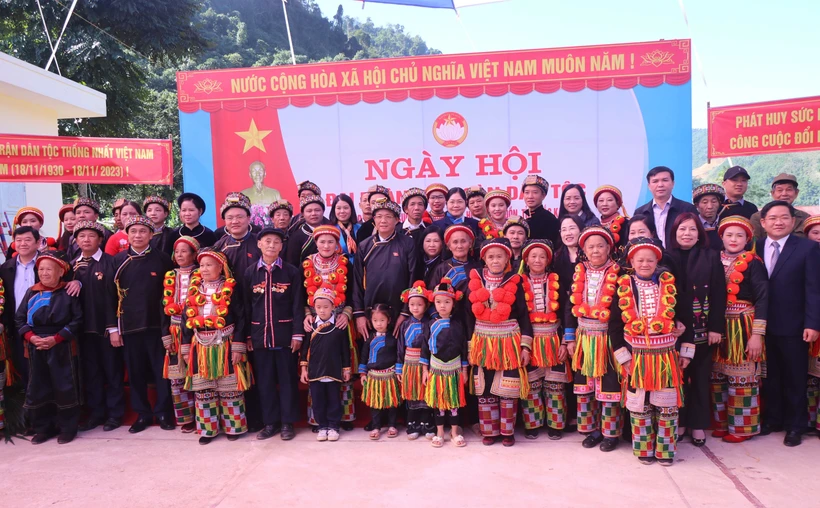 Phó Chủ tịch Quốc hội Trần Quang Phương dự Ngày hội Đại đoàn kết toàn dân tộc tại Bắc Kạn